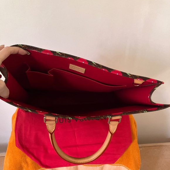 LV SAC PLAT MONOGRAM CERISE TAKASHI MURAKAMI - Picture 11 of 14